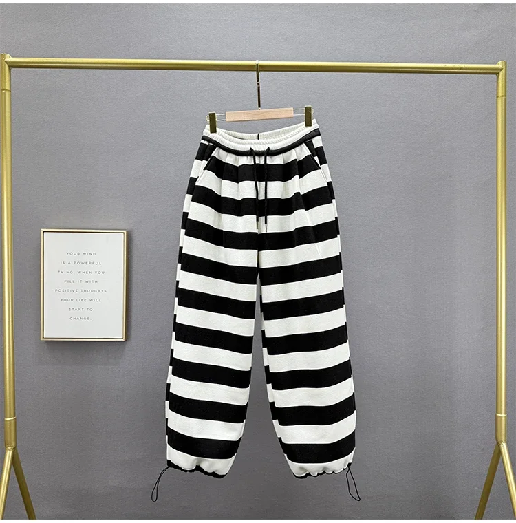 Флисовые спортивные штаны женские зимние новые свободные и эластичные полосатые