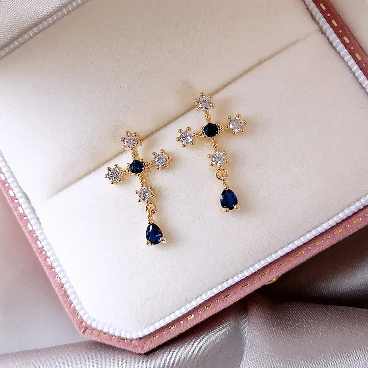 

Vintage Drop Earrings For Women Light Luxury Cross Pendant Shining Bling Diamond Fashion Girl Party Jewelry Gifts