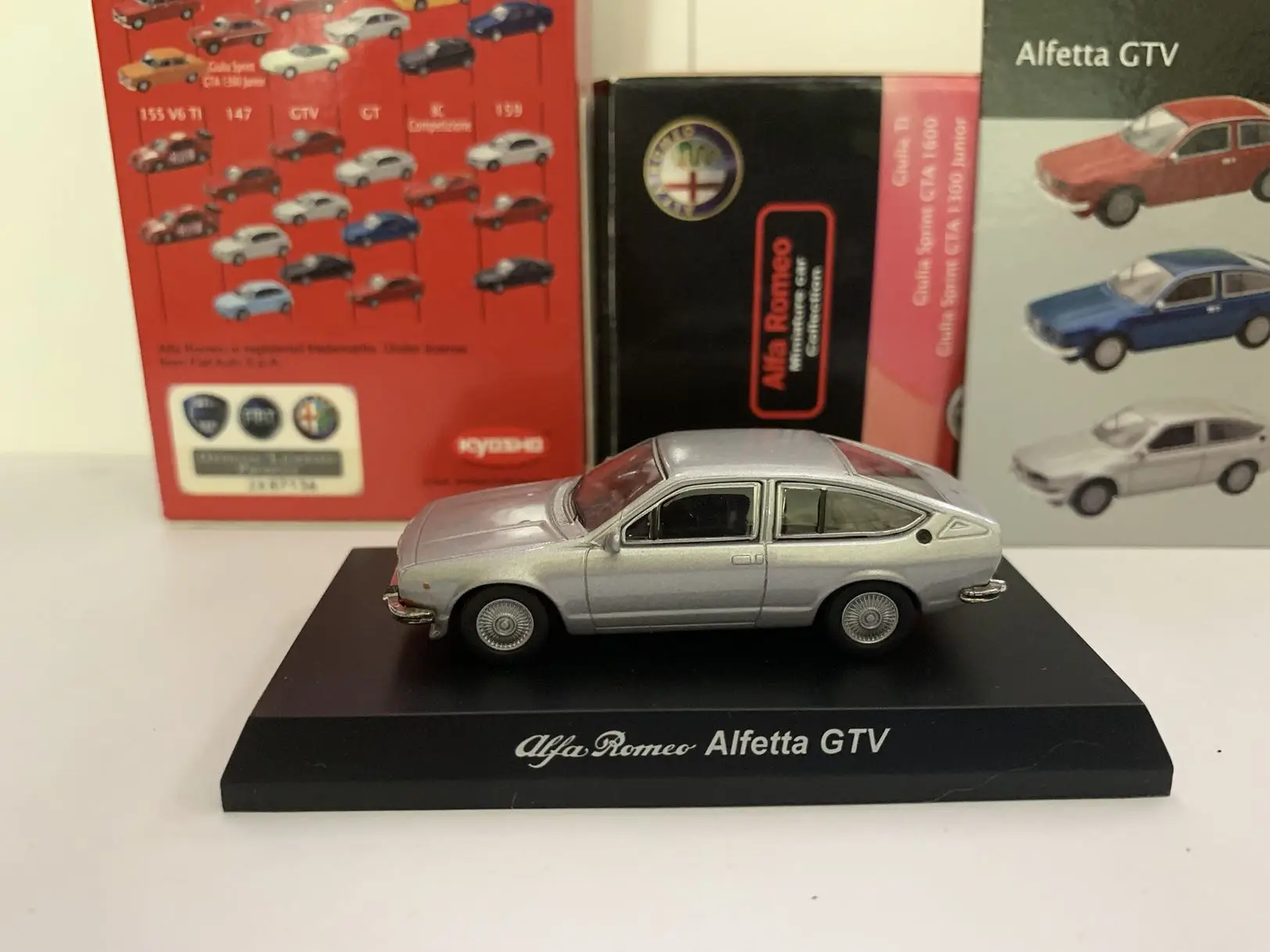 KYOSHO1/64 Alfa Romeo Alfetta GTV Коллекция литых под давлением сплавов декоративная модель