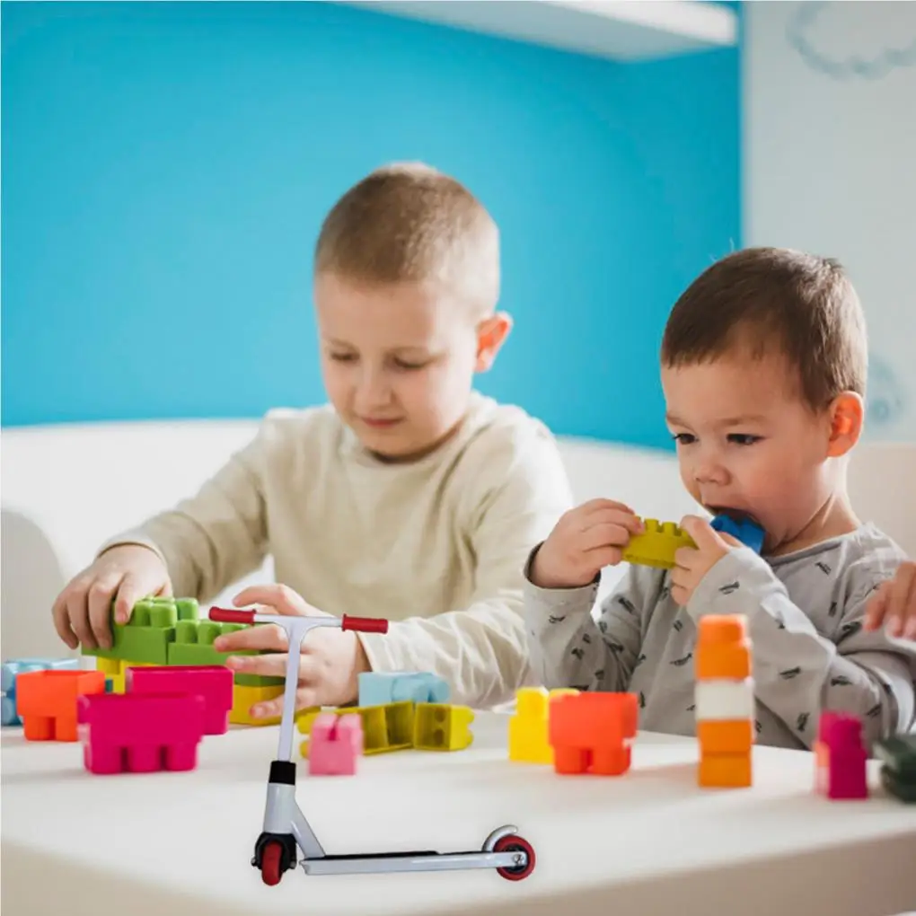 

Finger Scooter Set Alloy Finger Toys Good Grip Finger Boards Accessories Good Sealing Training Toys Coordination Skills Red