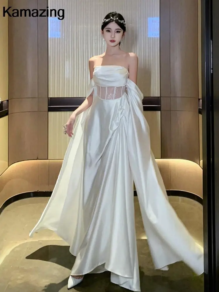 Женское платье с открытыми плечами