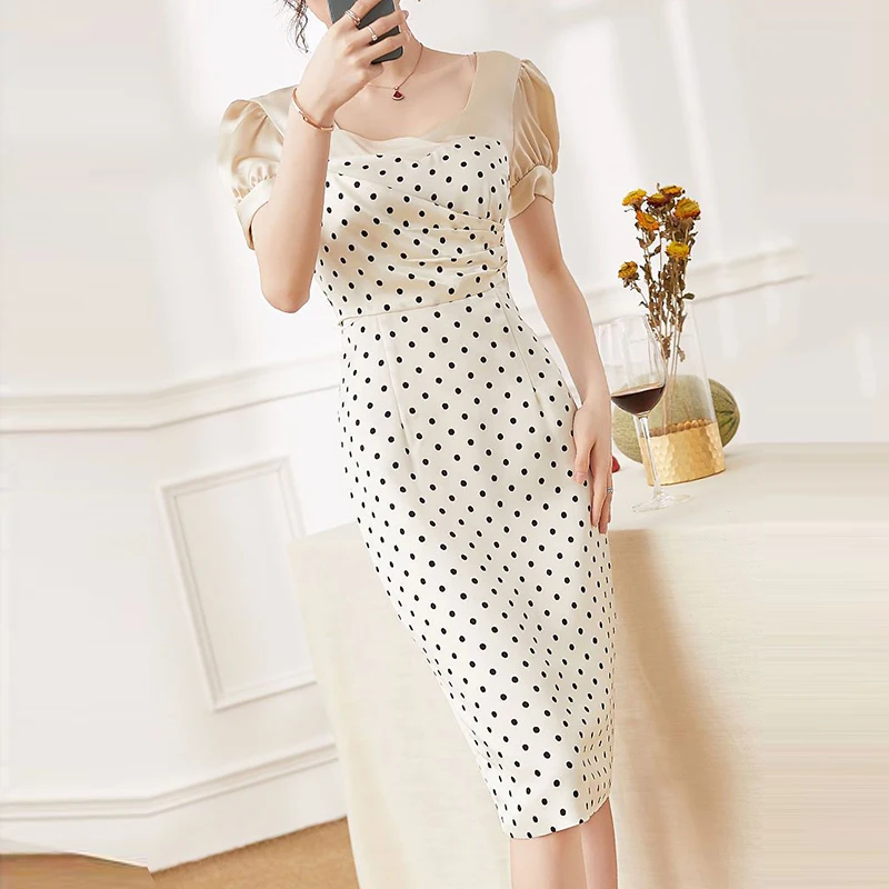 

Платье-трапеция в горошек, с коротким рукавом и квадратным вырезом