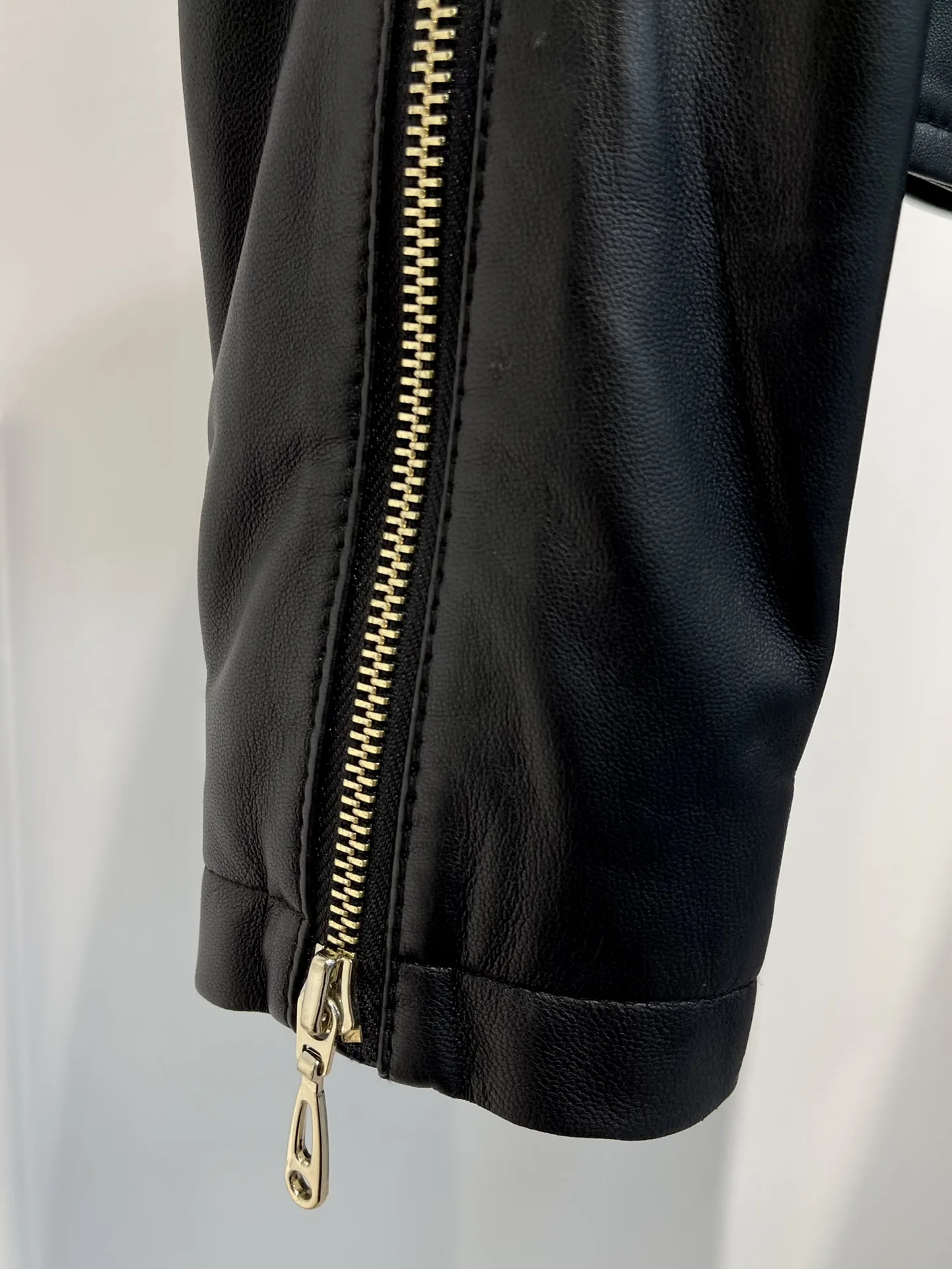 2022 New Arrivals Women Men Basic Sheepskin Leather Jacket Moto Black Long Sleeve Zipper Design High Quality All-match Coat