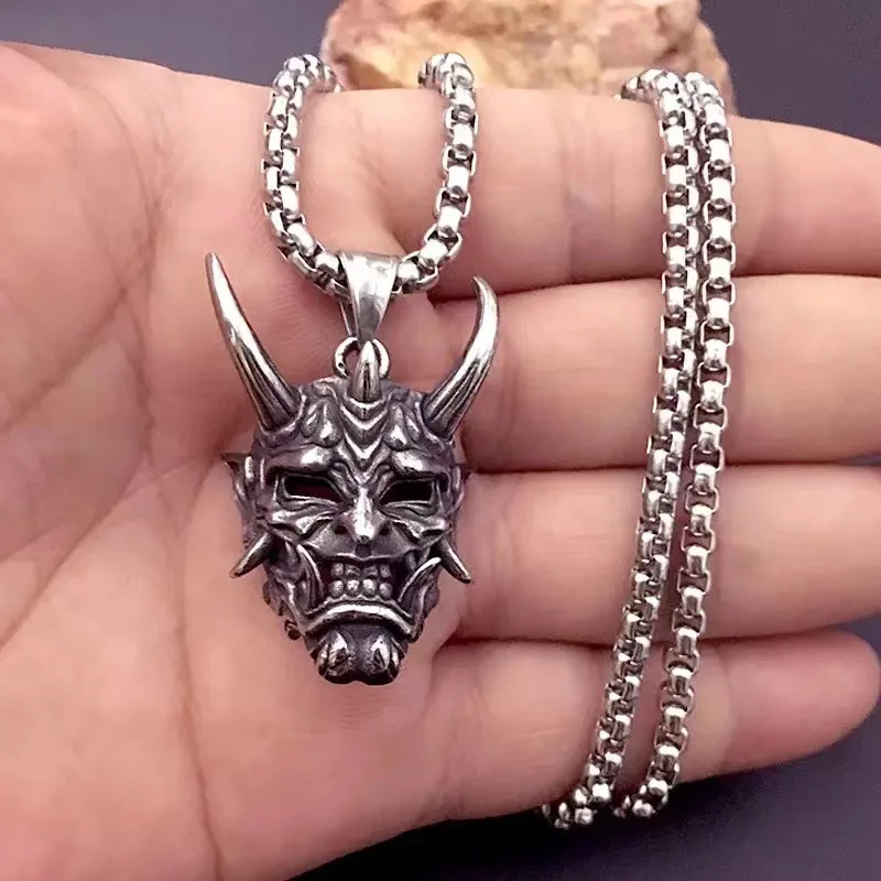 

Summer Japanese Street Punk Pendant Necklace Male Ghost Mask Halloween Horror Necklace