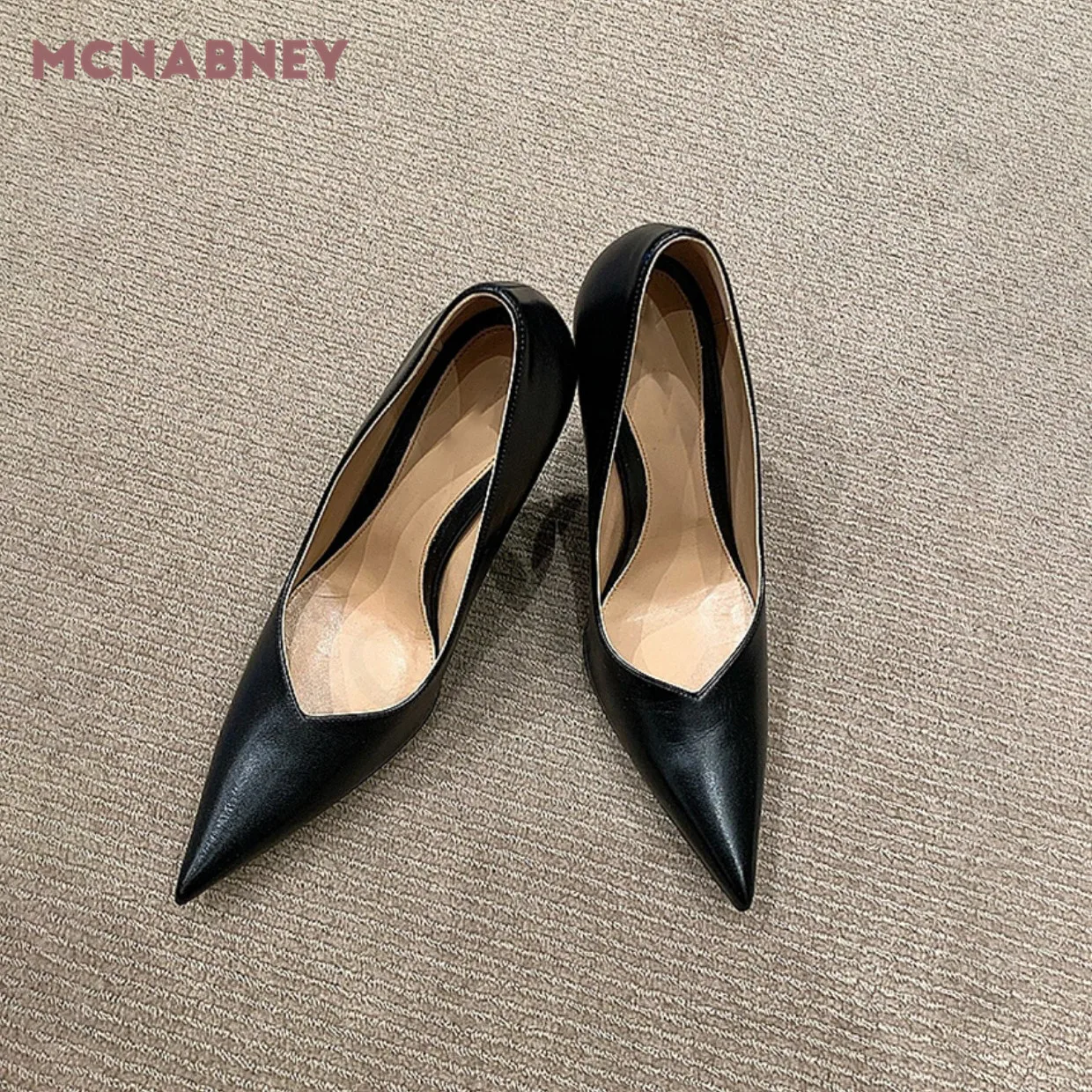 Pointed-Toe Special-Shaped Heel Pumps Niche Design Black and White Retro French High-Heeled Versatile Fashion Women's Shoes