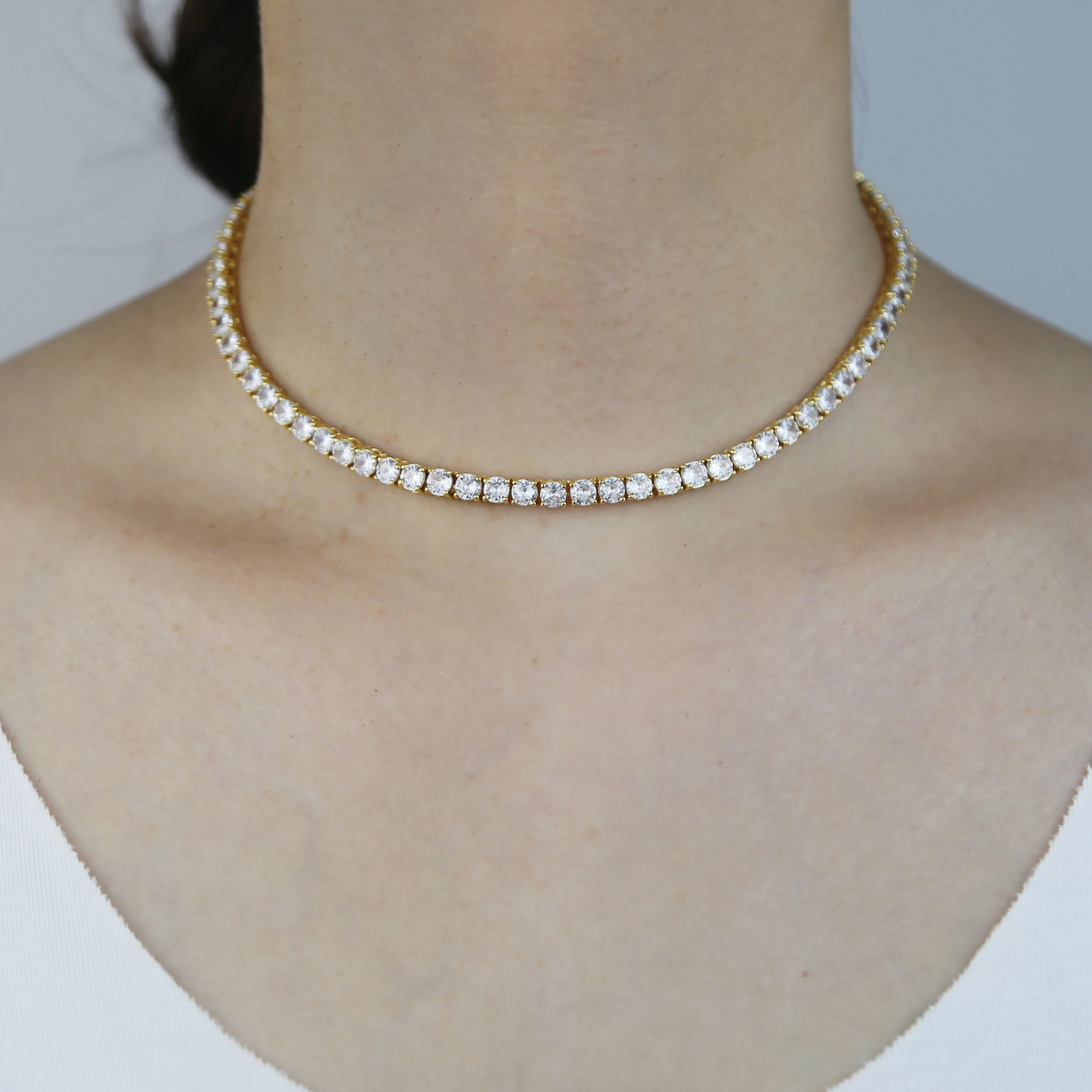 Цепочка-чокер женская роскошное ожерелье с кулоном инкрустированным фианитом