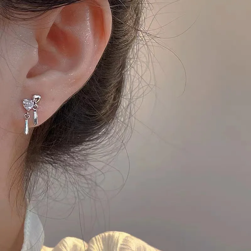 

Double Heart Earrings Personality New Trend Simple Design Sense Niche Cold Wind Earrings Female Jewelry