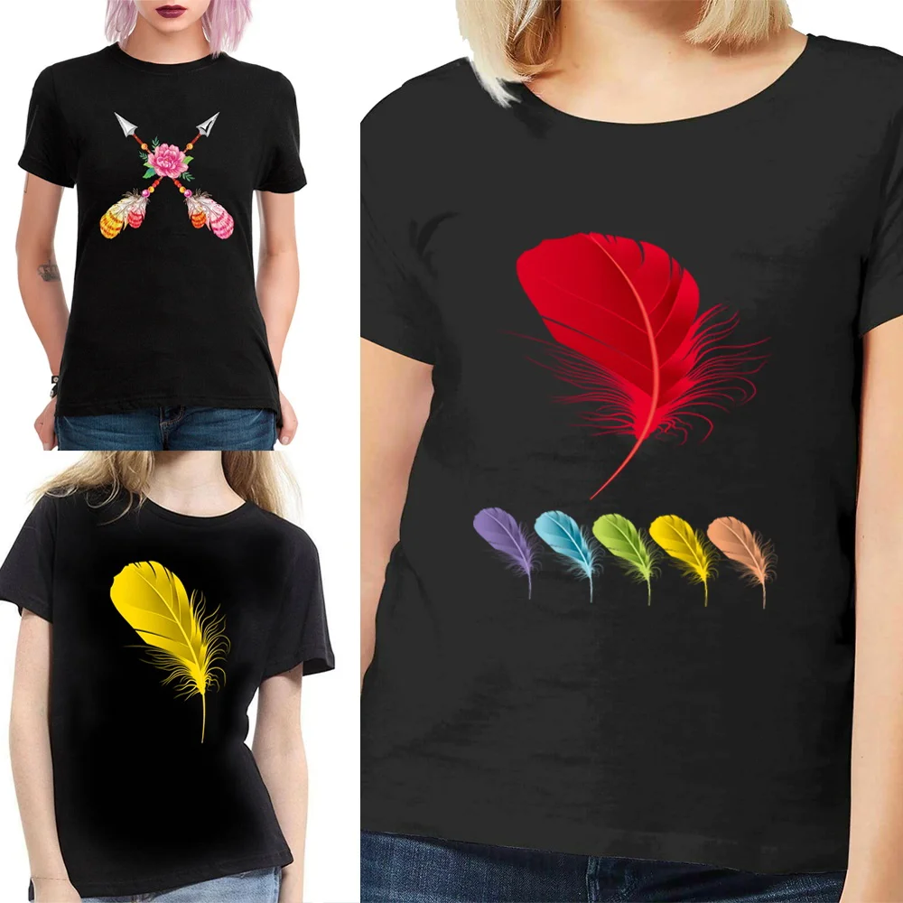 

Женская футболка с коротким рукавом, круглым вырезом и принтом перьев