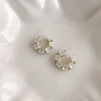 origin summer temperament white c shape flower hoop earring for women exquisite shell gold color metallic earring jewelry