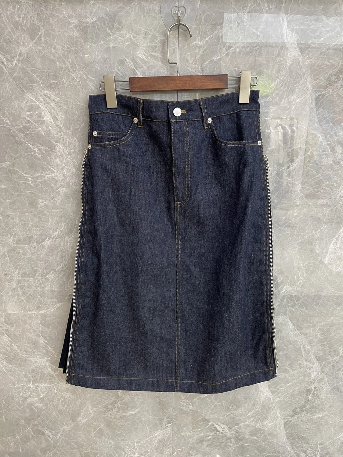 

2021 Design Zipper Pleated Washed Denim Skirt