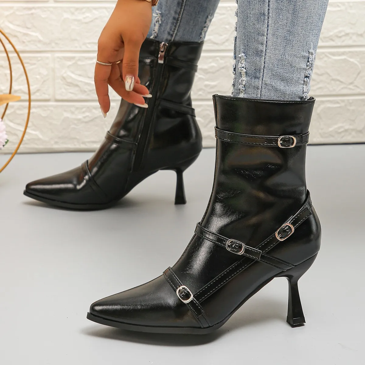 

High-heeled fashion boots 2023 autumn and winter new design sense belt buckle ankle boots black mid-tube skinny boots slim heels