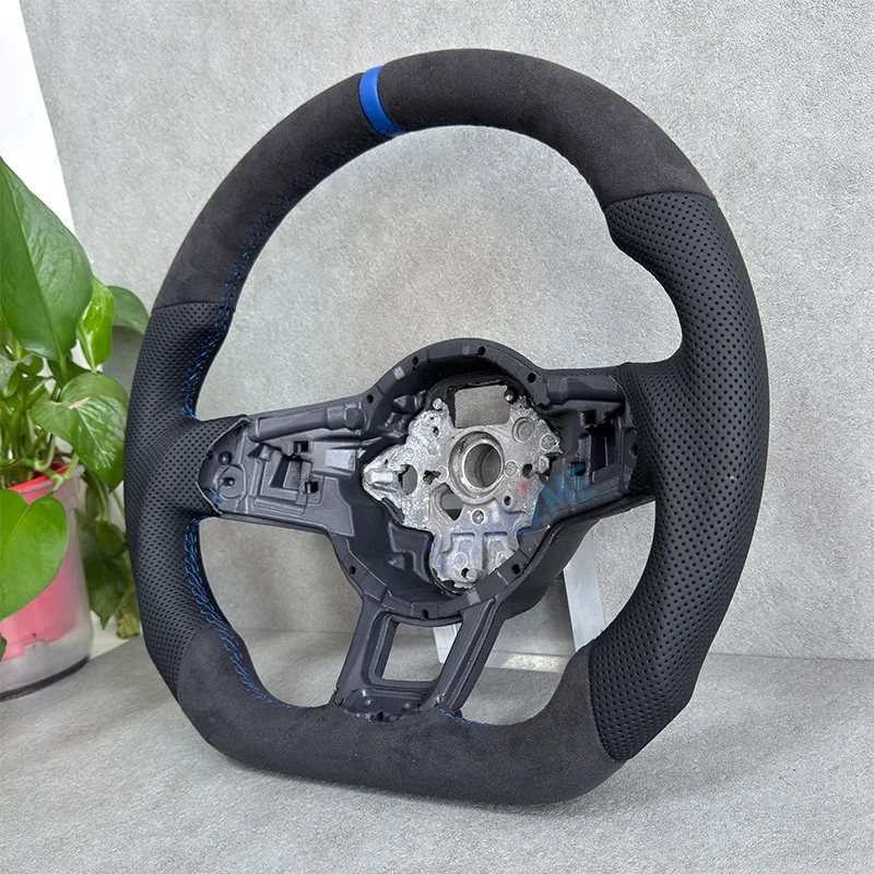 Фото Перфорированный руль из кожи алькантары для Volkswagen Golf MK7 7.5 GTI GTD GTE R Polo RLine с синим возвратом логотипа №2
