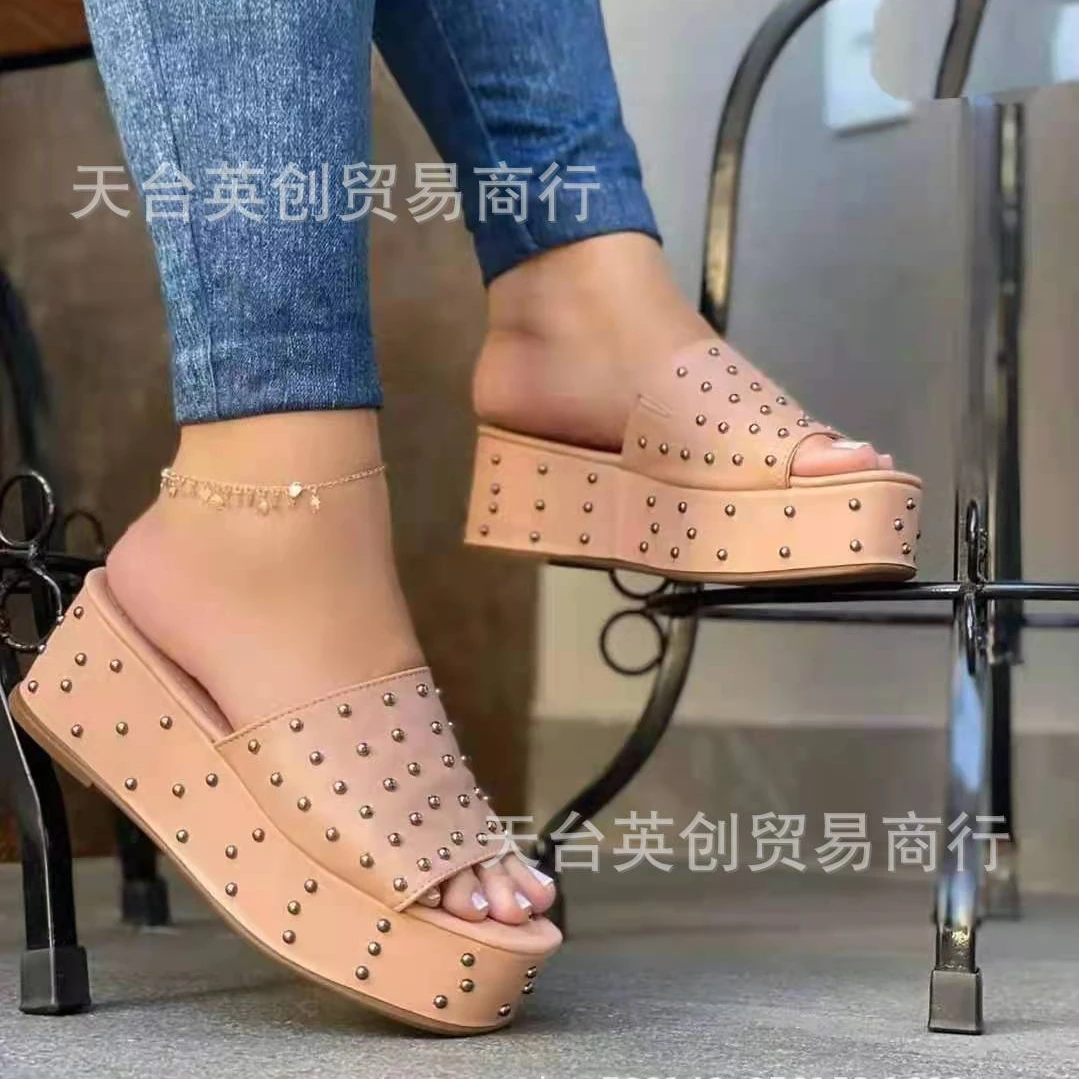 Europe 2022 Summer New Slippers for Women Platform Shoes Woman Fashion Fish Mouth Open-toe Rivets Casual Sandals Female Slippers