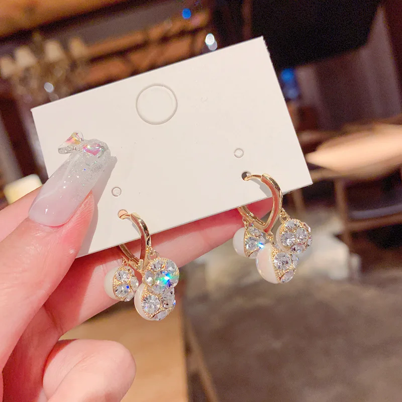 

2022 New Inlaid Rhinestone Pearl Love Earrings Personality Fashion Shiny Unique Design Earrings Anniversary Gift Bridal Jewelry