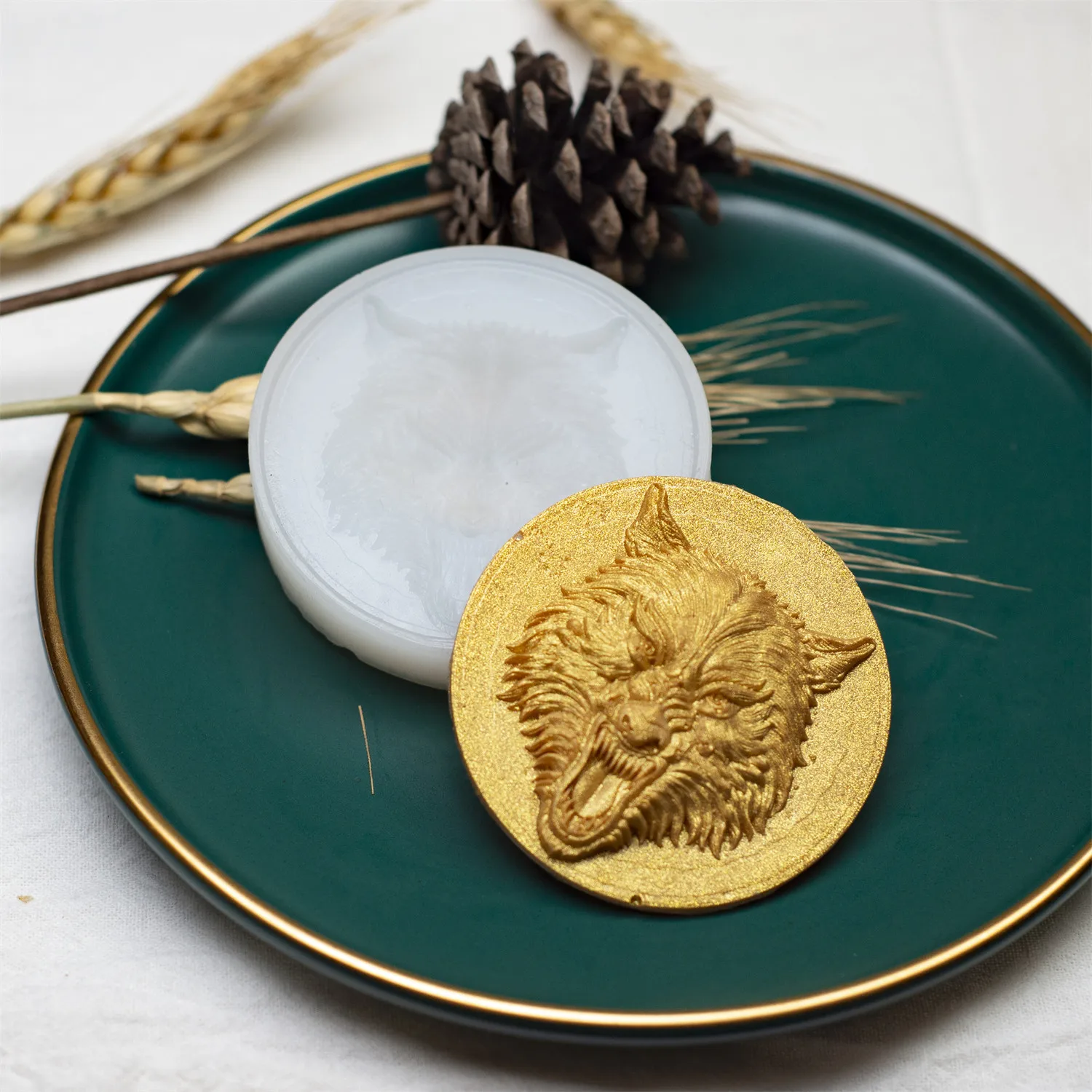 

Shiny Wolf Keychain Epoxy Resin Mold Necklace Pendant Silicone Mold DIY Crafts Jewelry Decortaion Casting Mold Tool