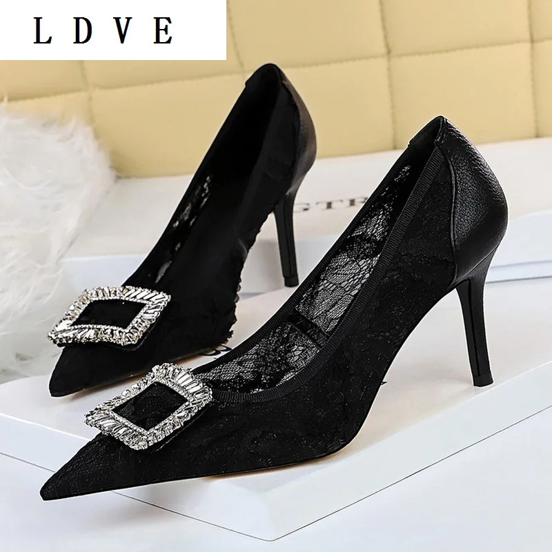 

Женская Тканевая обувь с блестками и вышивкой, на тонком каблуке