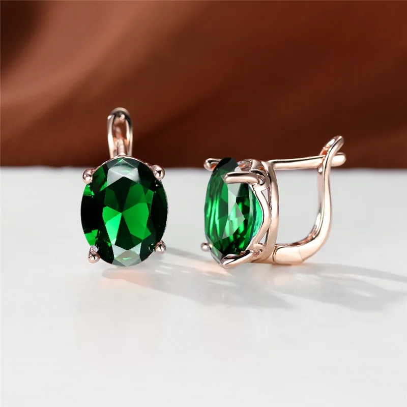 Серьги с радужными кристаллами и овальным камнем Разноцветные серьги цвет под