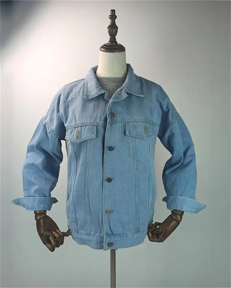 Рисунок 6 - Женская джинсовая куртка с длинным рукавом и принтом