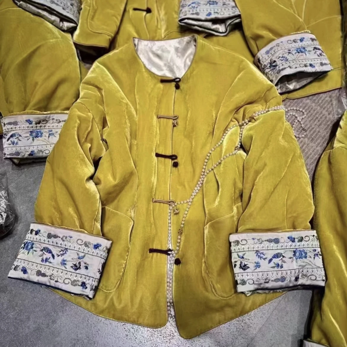 Зима 2024 новый китайский бархатный трехмерный жаккардовый топ с вышивкой