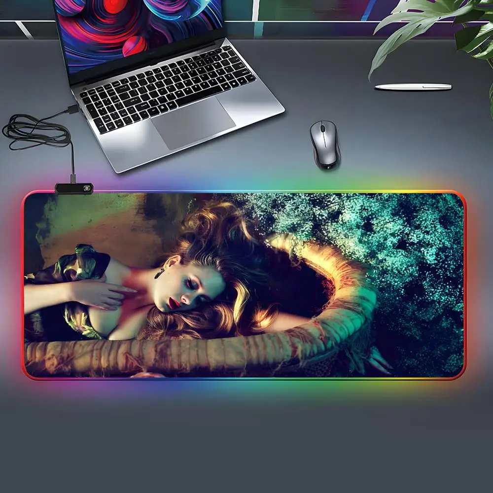 Фото Коврик для мыши Adele Adkins RGB, резиновый, для компьютера и ноутбука, официальный, игровой, цветной, для киберспорта, эстетичный, модный, роскошный коврик №2