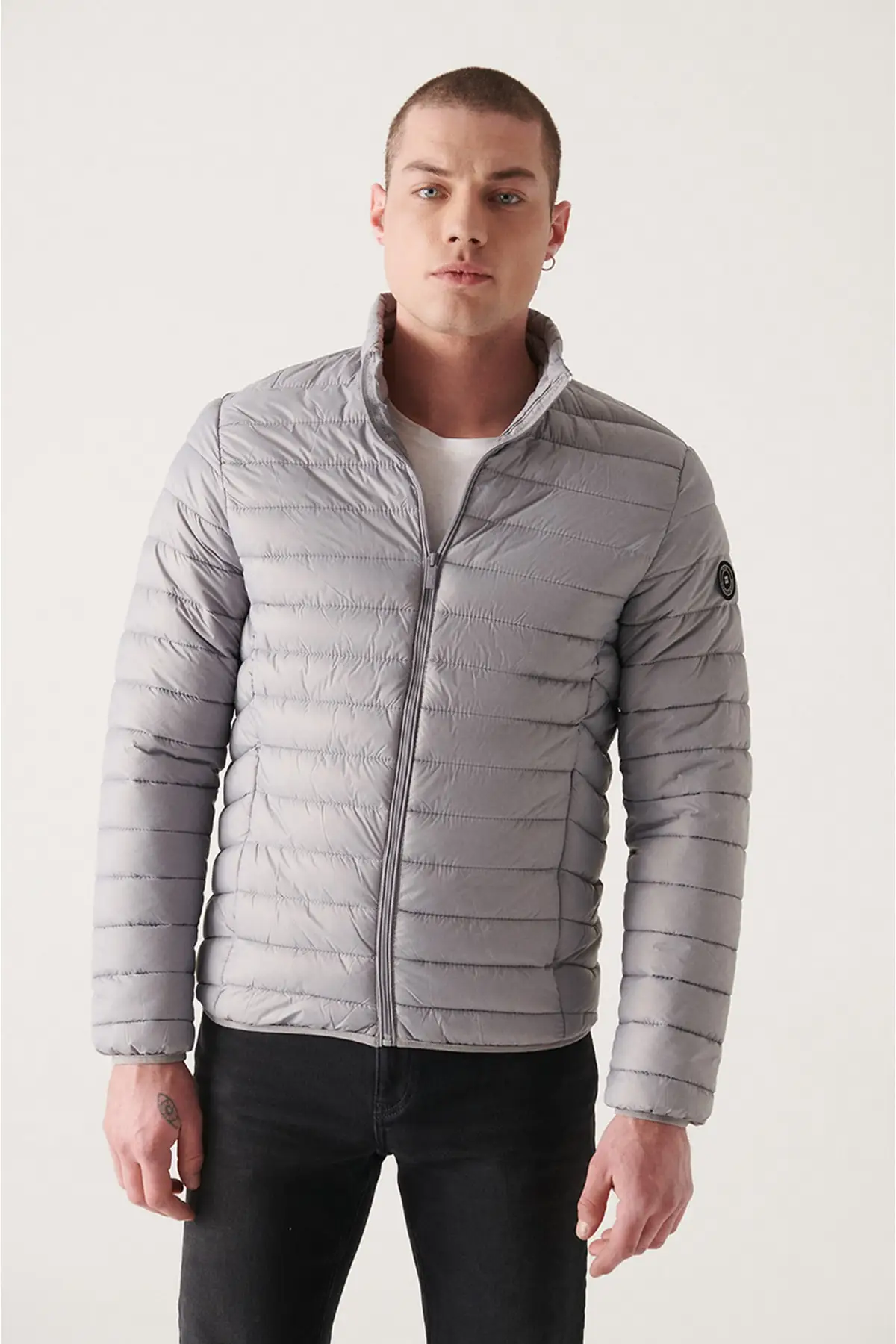 Men's Light Gray Stand Up Collar Windproof Standard Fit Inflatable Sports Jacket E006000