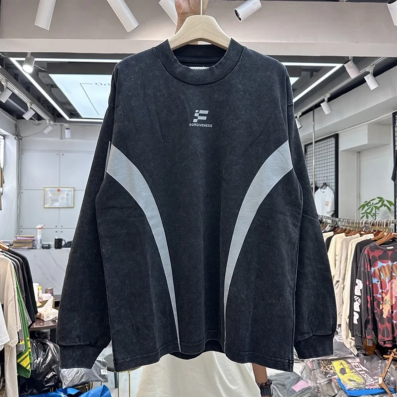 

Loose round-necked long-sleeved shirt