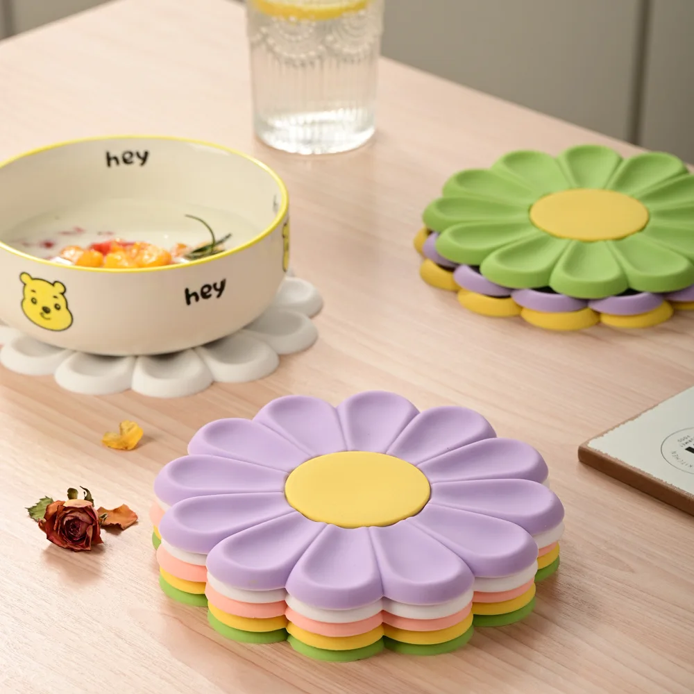 

New Daisy Flower Insulation Mat Simple and Durable Cute Silicone Placemats Coaster Anti-hot Pot Mat Placemat for Dining Table