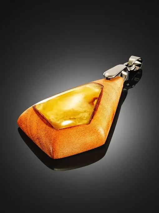 Стильная подвеска из натурального балтийского медового янтаря и дерева «Индонезия»