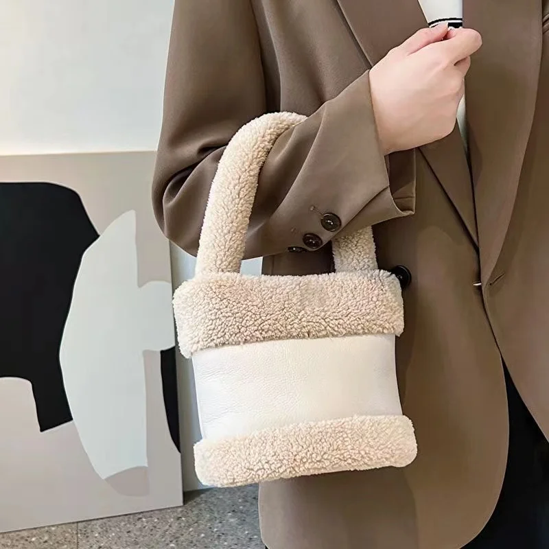 

Women's Lambs Wool Plush Bag 2022 Autumn Winter New Bucket Handbags Fashion PU Patchwork Small Bags Chic Ladies All-match Totes