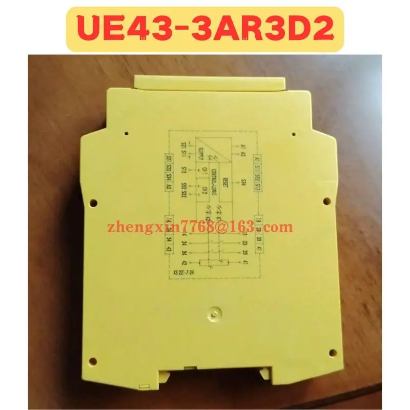 Б/у реле безопасности UE43-3AR3D2 UE43 3AR3D2 6034568 Протестировано нормально
