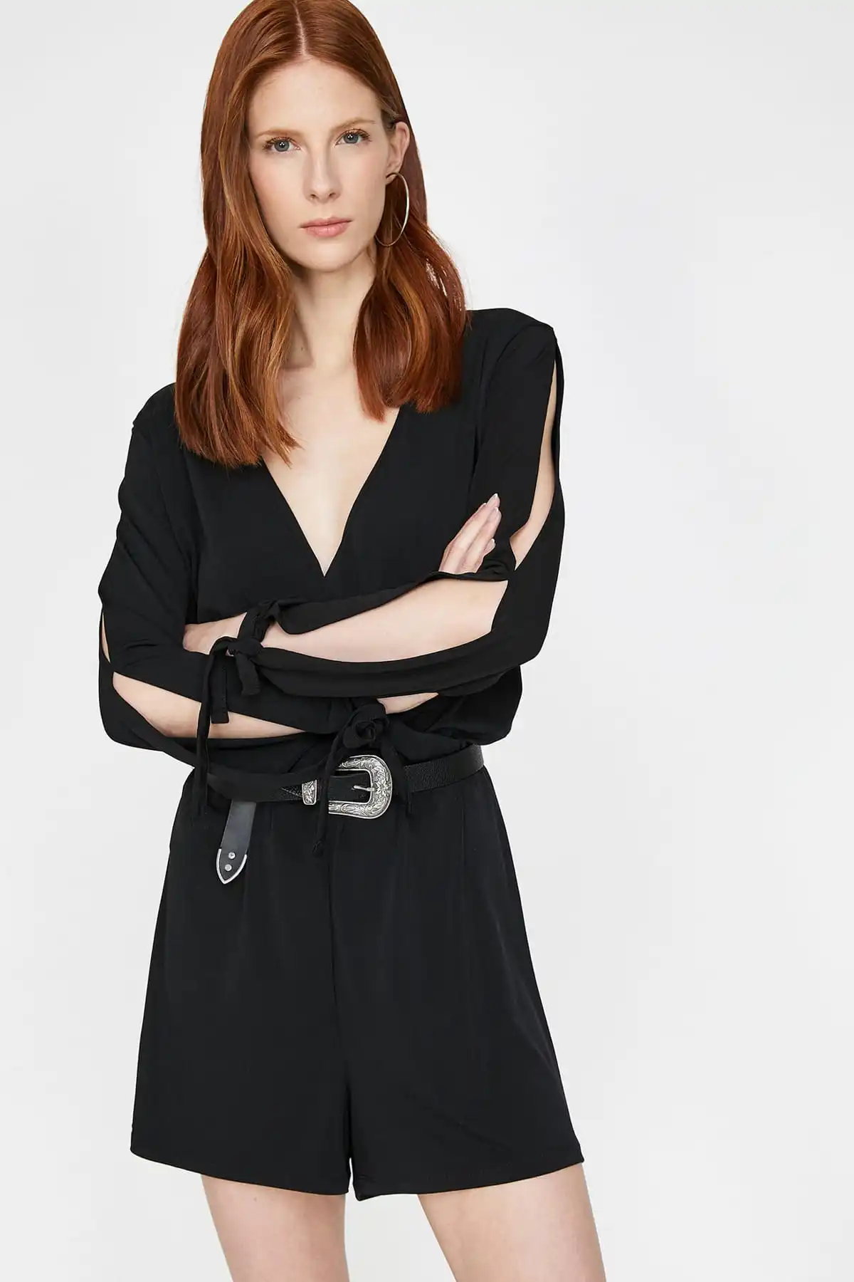 

Женский комбинезон с V-образным вырезом и длинным рукавом