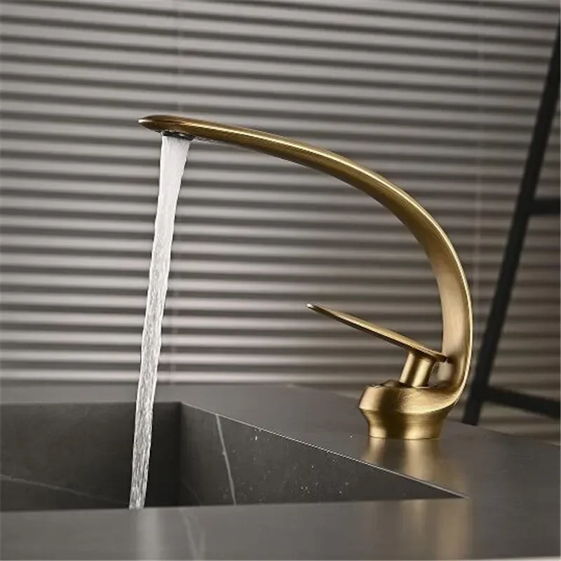 Латунный смеситель для раковины с одной ручкой