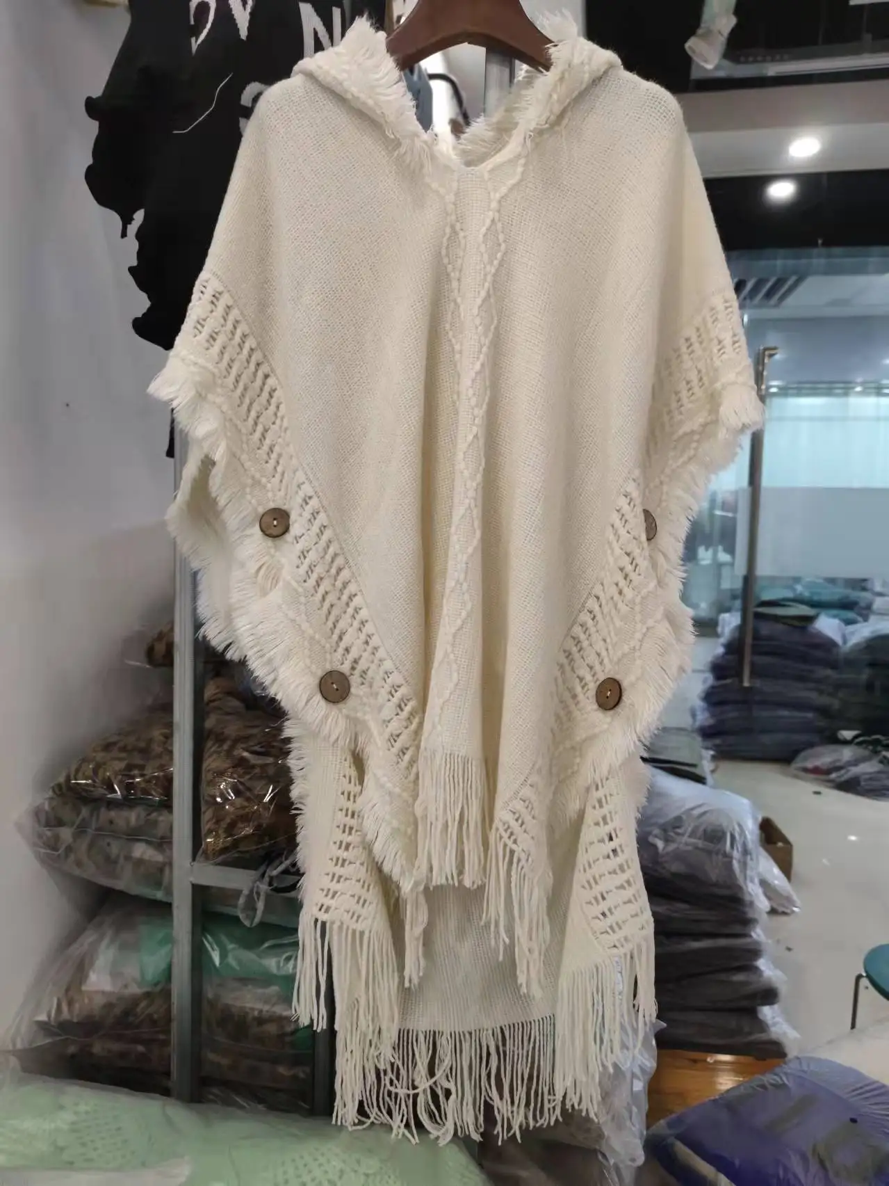 

To this restaurant, ladies, larch pullovers, ladies, long fringes