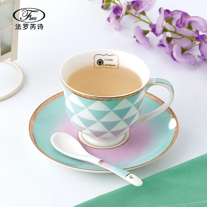 

European Tea Coffee Cup Vintage Iced Porcelain Coffe Cup Gold Rim Fine Bone China Dinner Set Saucer Tazas Cafe Coffee Set ED50BD