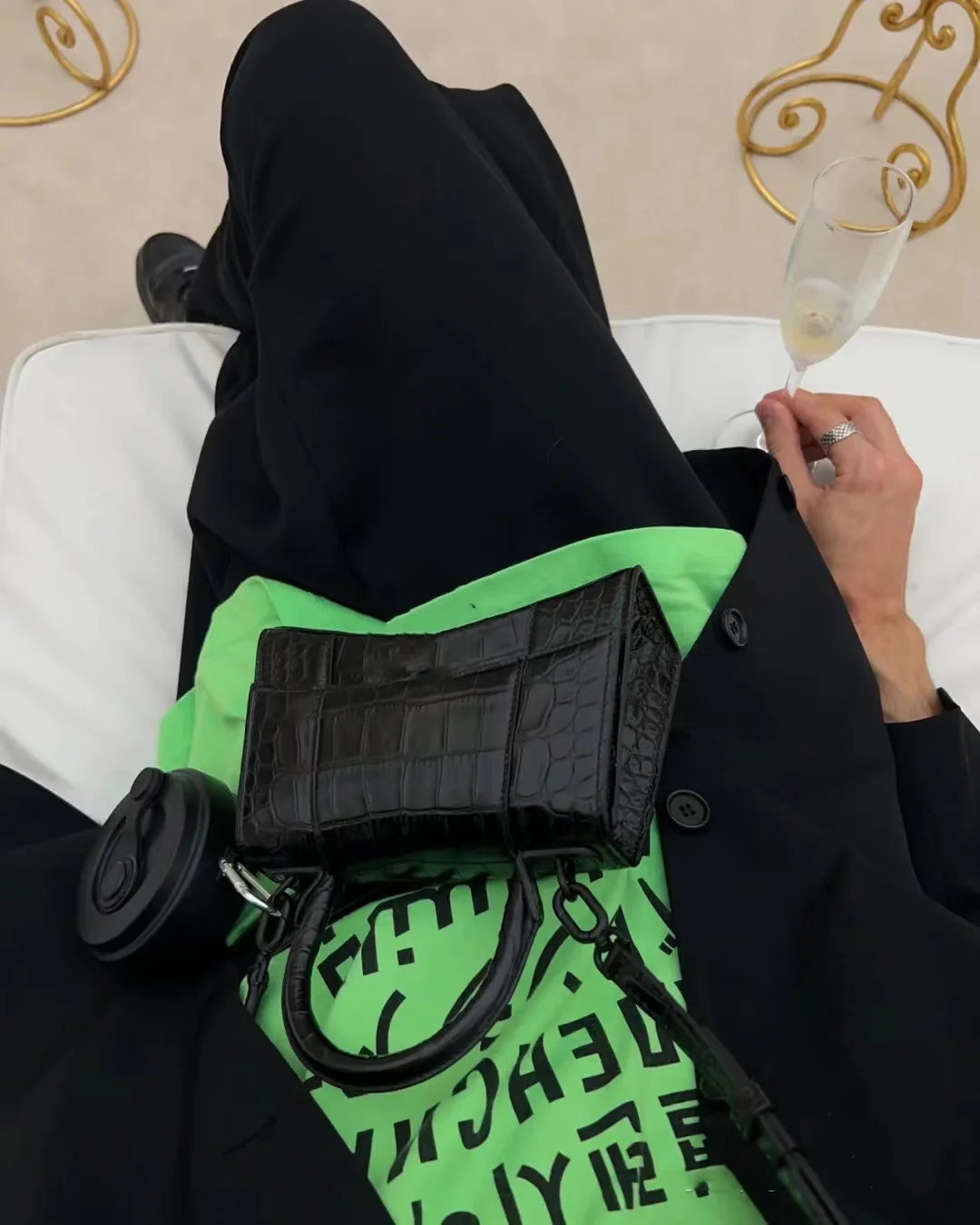 

High-quality Textured Leather Small Square Bag All-match Large-capacity Retro Hourglass Fashion Handbag Shoulder Messenger Bag