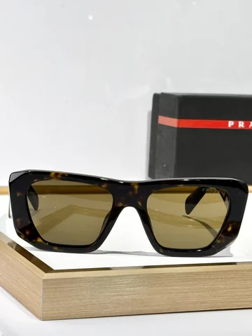 Солнцезащитные очки, точная копия бренда PRADA   в соотношении 1:1, фирменная подарочная упаковка.151