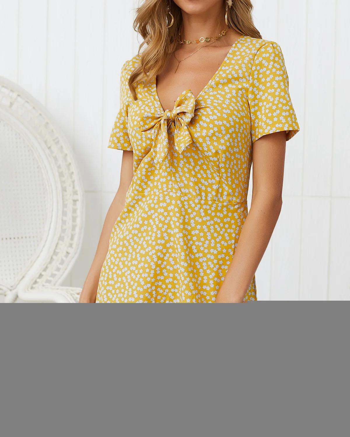 

Женское мини-платье в горошек, с высокой талией и открытой спиной