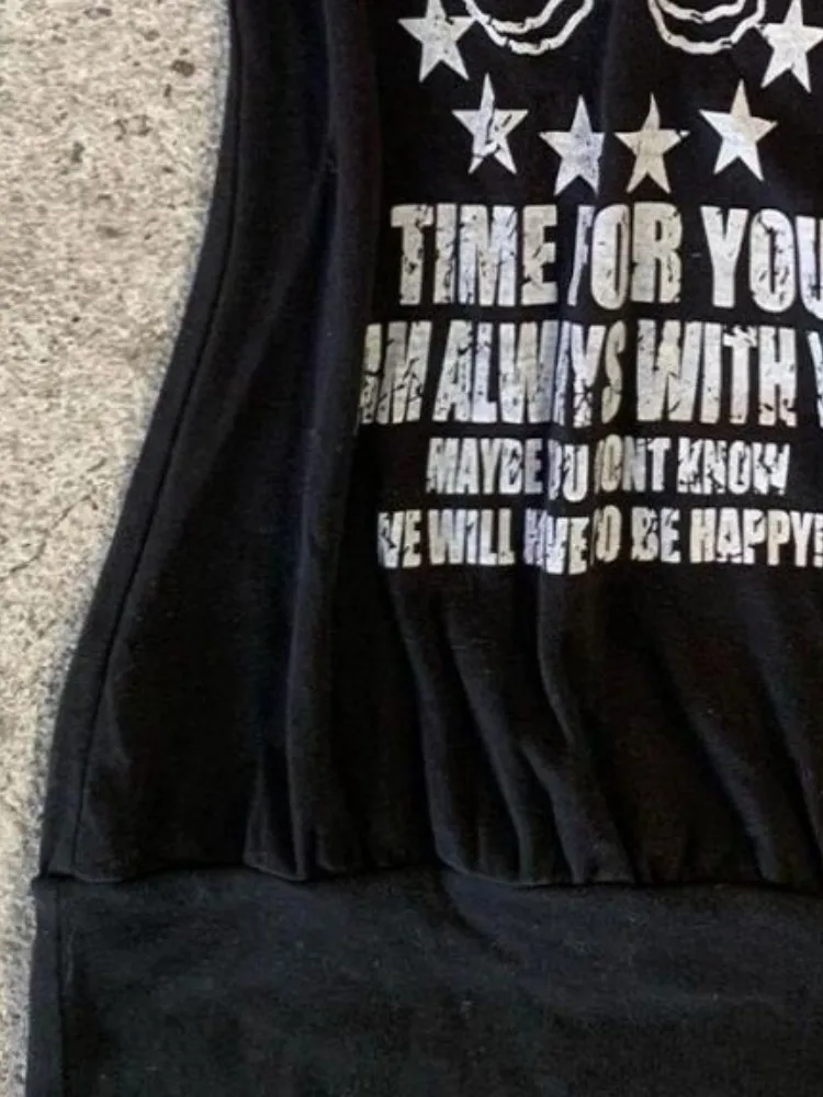 Женское платье с вырезом лодочкой