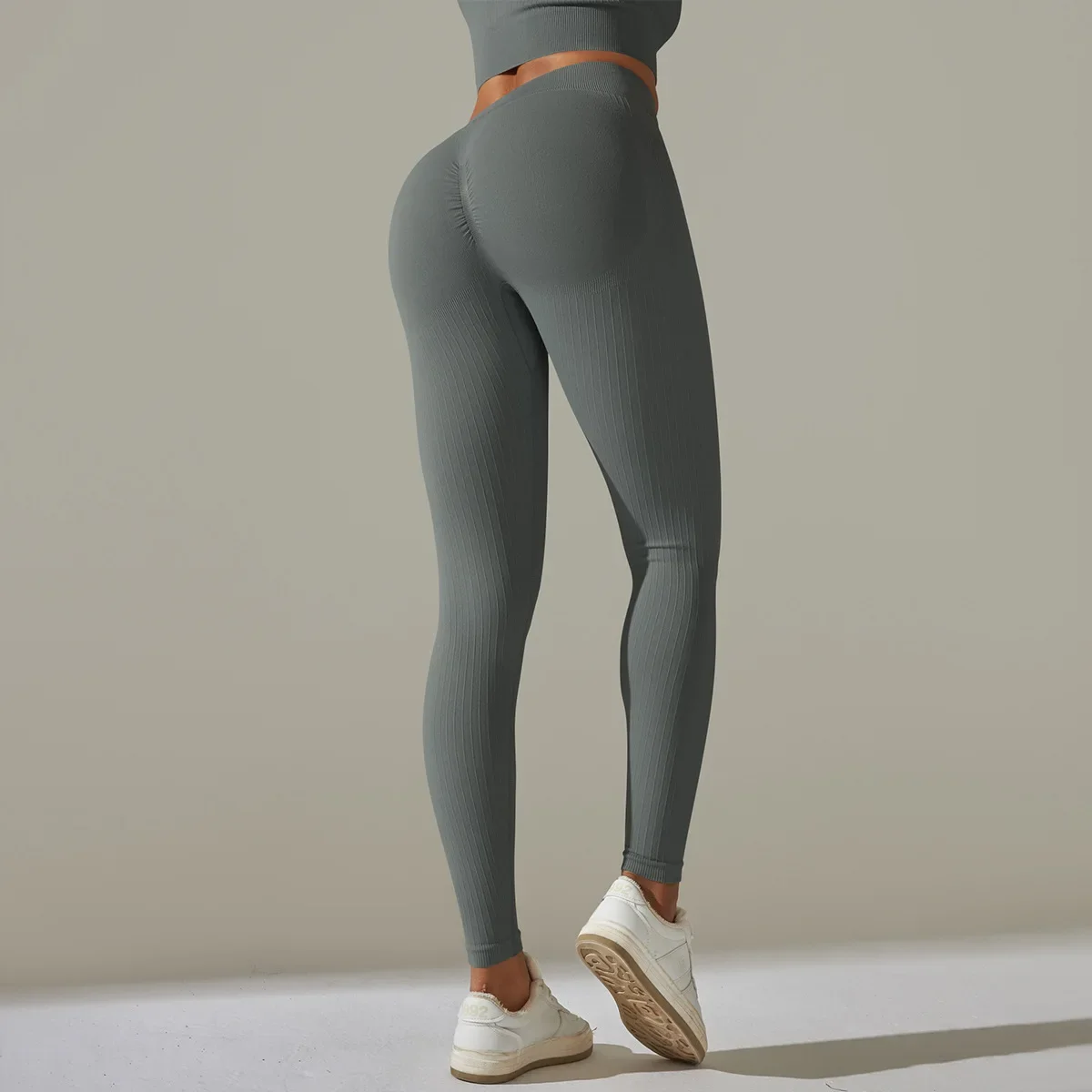 Рисунок 6 - Одежда для йоги дышащие и быстросохнущие