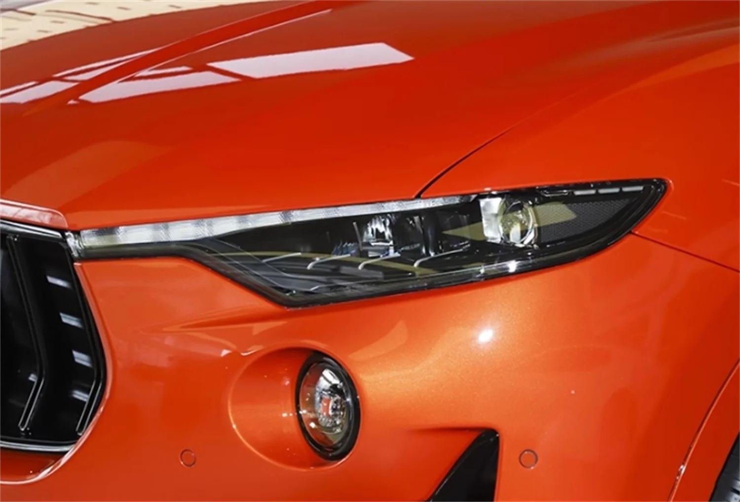 Фонарь головного света для Maserati Levante дневной свет яркий ближний сигнал поворота