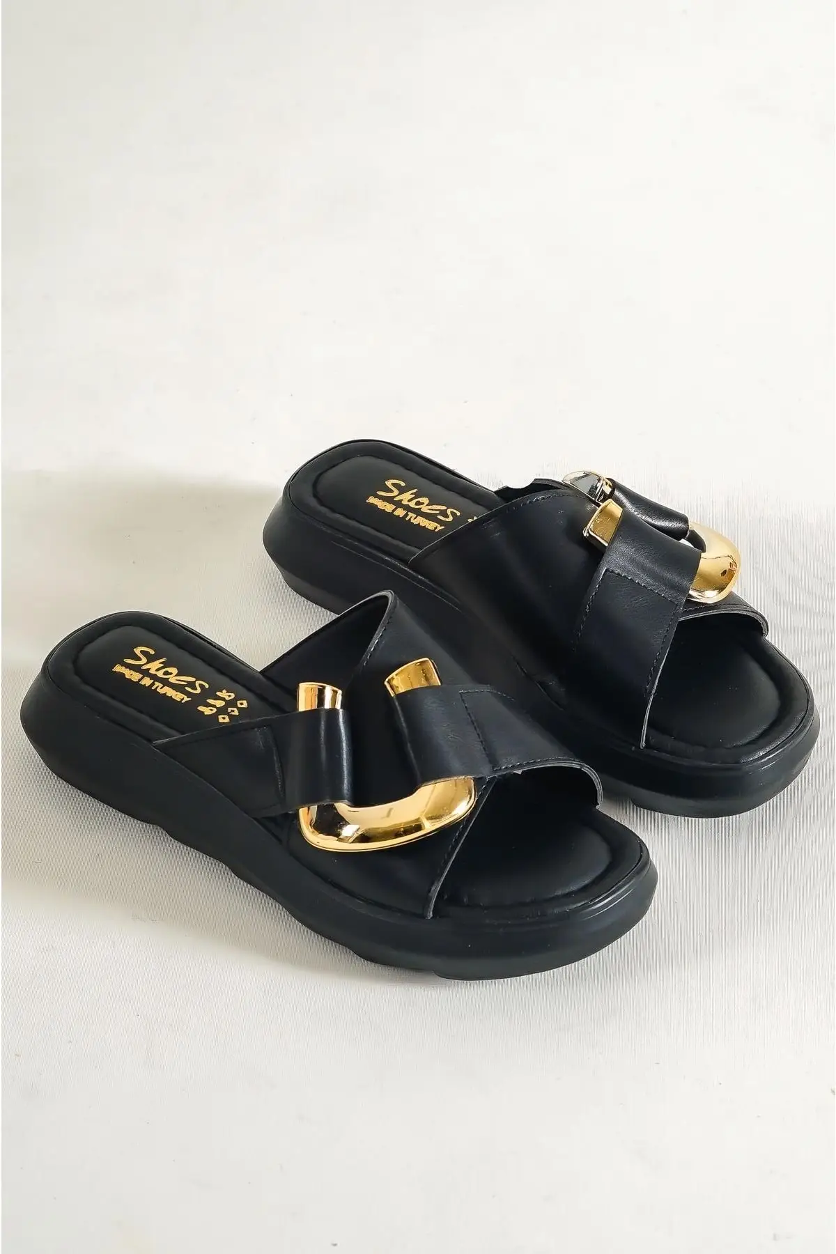 

Black key ring buckle detailed soft sole slippers