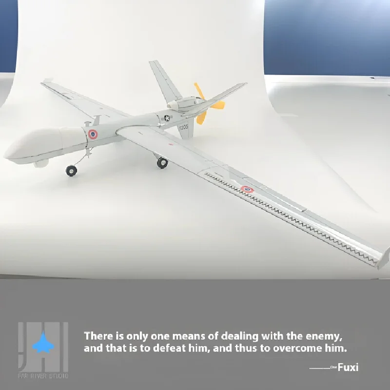 Миниатюрная модель самолета с дистанционным управлением для использования в