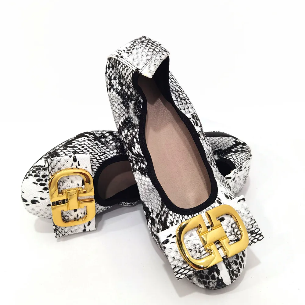 

Snakeskin Metal Buckle Black and White Color Matching2022 Fashion Soft Sole Women's Flat Shoes Convenient Casual Ballet Loafers