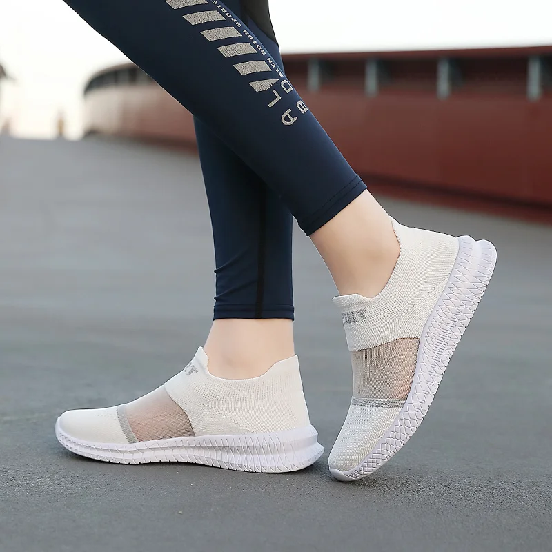 Hot Sale Lightweight Hollow Running Shoes For Men Summer Cheap Breathable Slip-on Men's Sports Shoes Anti-slip Women's Sneakers