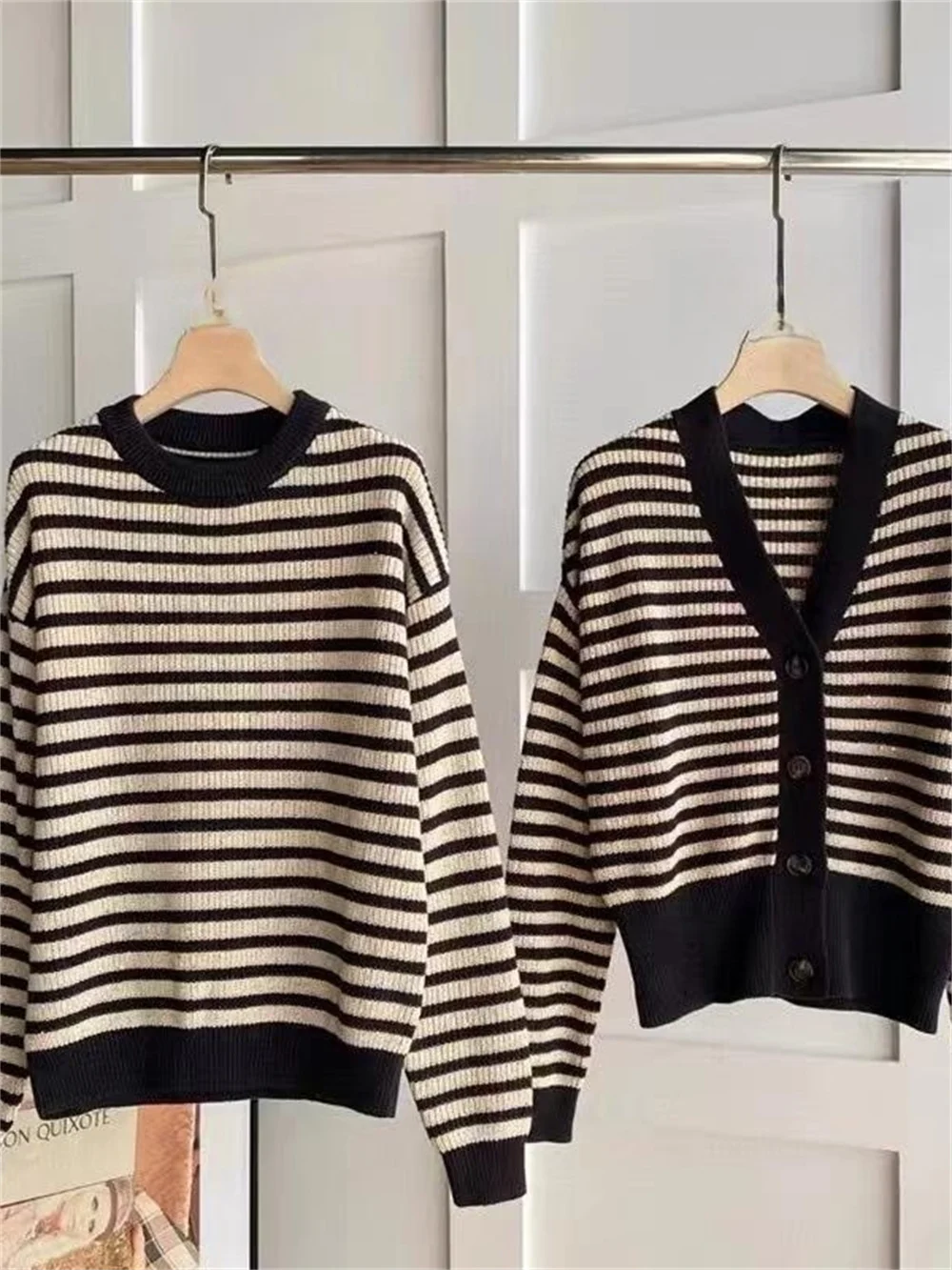 

Women Sequin Contrast Color Striped Sweater O-Neck or V-Neck Autumn New Ladies Single Breasted Long Sleeve Pullover Tops
