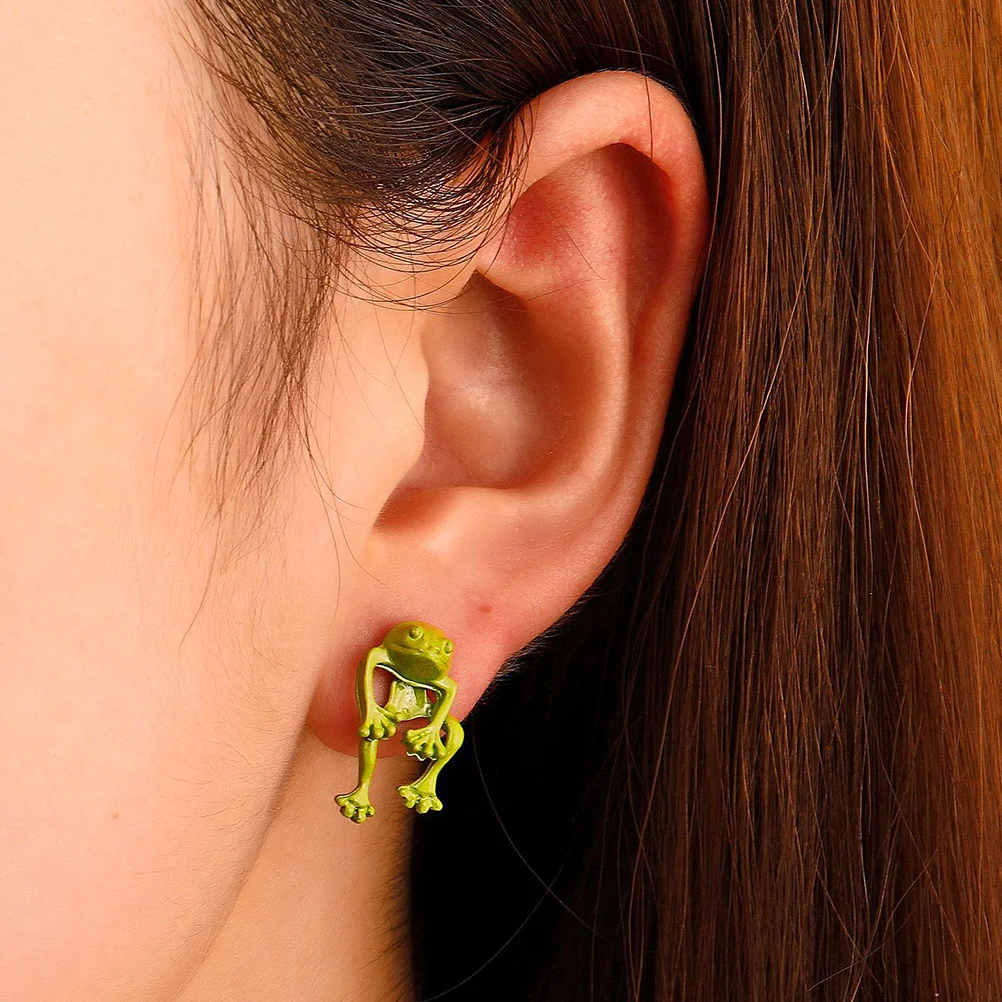 

Женские серьги-гвоздики в виде лягушек