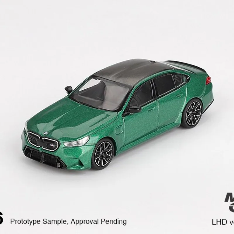 Фото MINIGT1:64 BMW M5 G90 IsIe зеленого цвета #   Модель автомобиля из сплава 1086, имитационная настольная декорация, коллекционные предметы для взрослых, игрушки для мужчин. №2