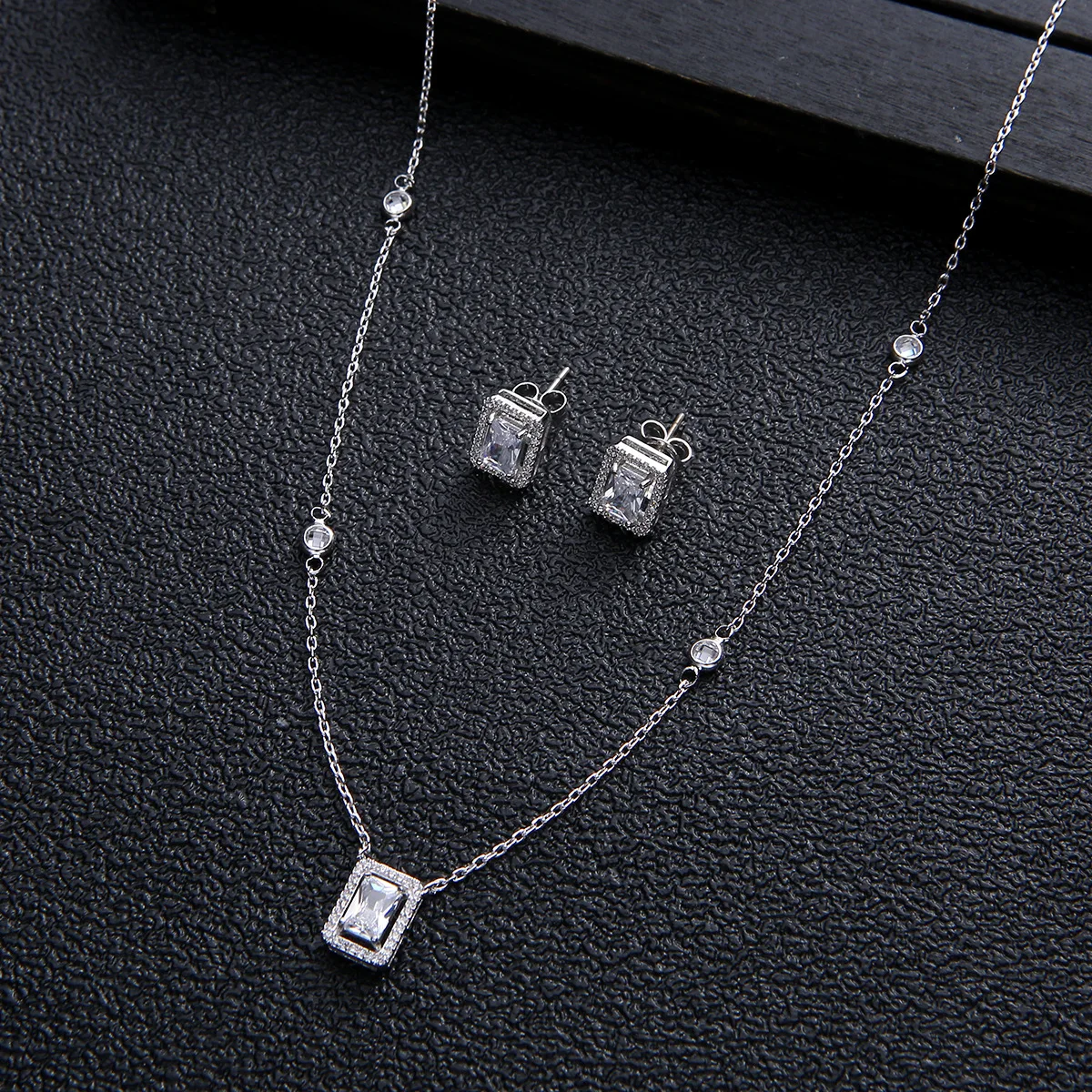 

Европейская мода, роскошные темпераментные геометрические серьги-капли из циркония класса ААА, ожерелье, Свадебный комплект, модное роскошное ожерелье для женщин