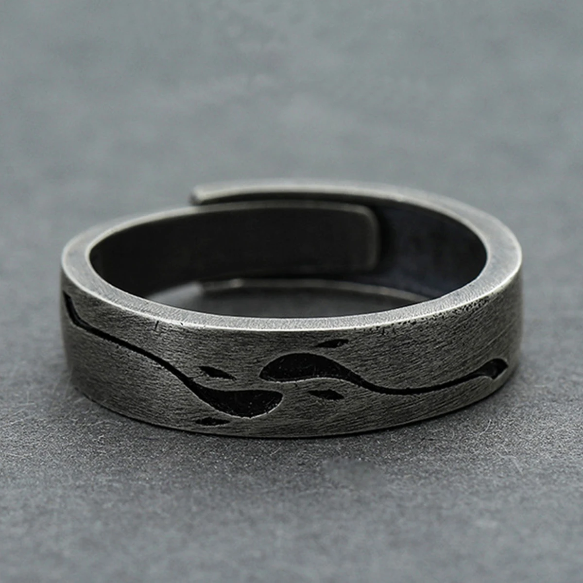 

Rings Men 2022 TOMYE J22T019 High Quality Fashion Casual Retro Hiphop Grey Copper Boy Jewelry for Christmas Party Birthday Gift