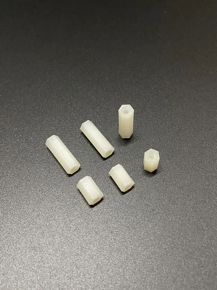 Пластиковая изоляционная колонна из нейлона 66 материалов натуральная черная